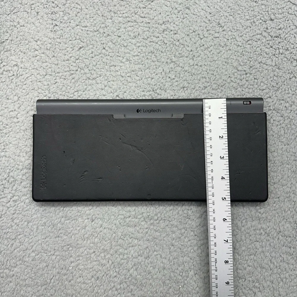 Logitech Logi Y-R0034 Bluetooth Keyboard 820-005162 w/ Slim Folio Case For iPad